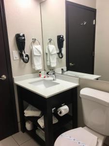 Bagno di Baymont by Wyndham Phoenix I-10 near 51st Ave
