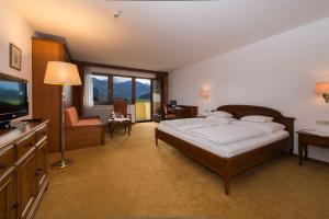Letto o letti in una camera di Hotel Zum Pinzger