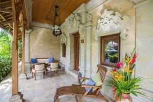 O grădină în afara Vision Villa Resort