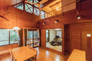 Posezení v ubytování Izumigo AMBIENT Yatsugatake Cottage
