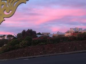 Alba o tramonto visti dall'interno del bed & breakfast o dai dintorni