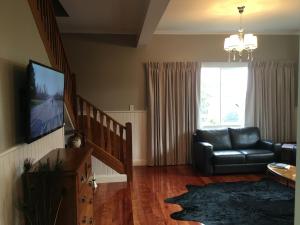 Area soggiorno di Noah's Stanley Luxury Bed and Breakfast