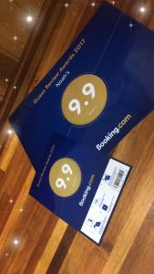 Certificato, attestato, insegna o altro documento esposto da Noah's Stanley Luxury Bed and Breakfast