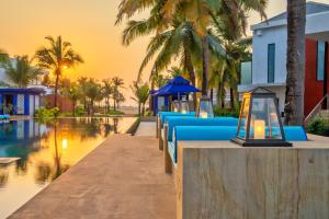 Bazén v ubytování Azaya Beach Resort Goa nebo v jeho okolí