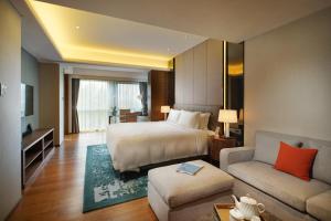 Posezení v ubytování Fraser Suites Shenzhen, Near Huaqiang North Business Zone, Infinity pool, Offer 1 free breakfast