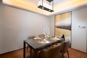 Foto dalla galleria di Fraser Suites Shenzhen, Near Huaqiang North Business Zone, Infinity pool, Offer 1 free breakfast a Shenzhen