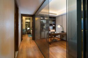 Foto dalla galleria di Fraser Suites Shenzhen, Near Huaqiang North Business Zone, Infinity pool, Offer 1 free breakfast a Shenzhen