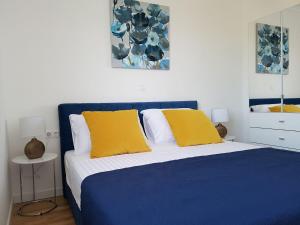 Ένα ή περισσότερα κρεβάτια σε δωμάτιο στο Petra's Place - Sea view apartment