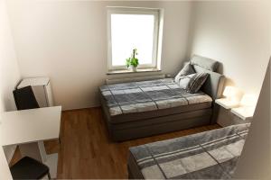 A bed or beds in a room at Das Quartier
