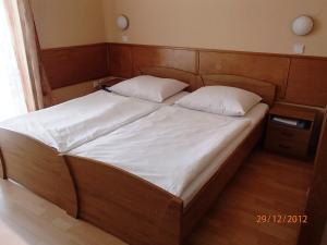 Postel nebo postele na pokoji v ubytování Pension Magnolia