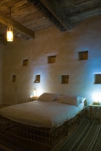 Rúm í herbergi á Albabenshal Lodge Siwa