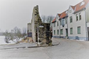 an old stone building on the side of a street at Zemfira AB, Visby Innerstad in Visby