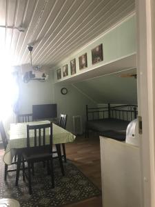 a dining room with a table and a bed at Box Bed & Breakfast in Box
