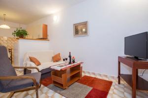 Televízia a/alebo spoločenská miestnosť v ubytovaní Apartment Puh