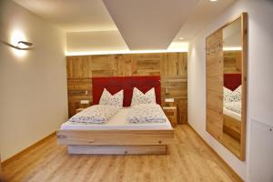 A bed or beds in a room at Residence Blumenthalerhof