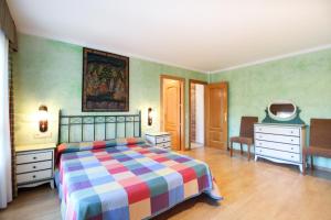Posteľ alebo postele v izbe v ubytovaní Sistach Rentals Cap Castell 3AB