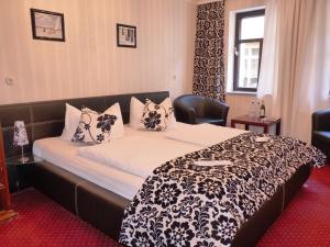 Postel nebo postele na pokoji v ubytování Hotel Zur Traube