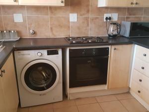 Dapur atau dapur kecil di Clearwater Self catering Apartments No Loadshedding