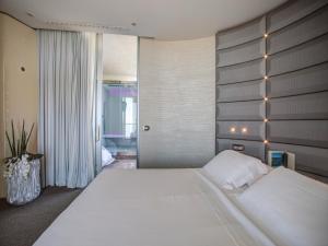 Кровать или кровати в номере Hotel Waldorf- Premier Resort