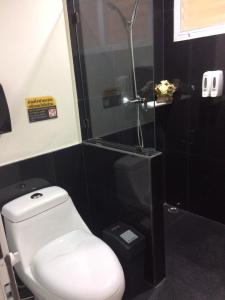 Kúpeľňa v ubytovaní PS Mae Sod Hotel