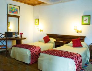 En eller flere senge i et værelse på Jacaranda Lake Elementeita Lodge