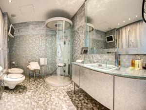 Ванная комната в Hotel Waldorf- Premier Resort