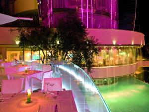 Бассейн в Hotel Waldorf- Premier Resort или поблизости
