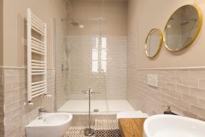 Kúpeľňa v ubytovaní Casa Fabbrini Fancy Suites + 37 fotografií