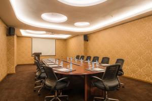 a conference room with a long table and chairs at Savoy Le Grand Hotel Marrakech in Marrakech