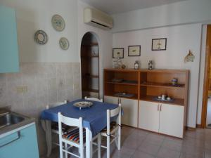 Kuchyň nebo kuchyňský kout v ubytování Claudia - case vacanze a Canneto spiaggia