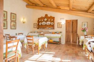 Restauracja lub miejsce do jedzenia w obiekcie Antico Casale Bergamini