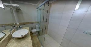 Koupelna v ubytování Hotel Saint Louis