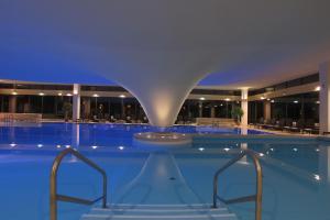 Bazén v ubytování Cliff Hotel Rügen nebo v jeho okolí