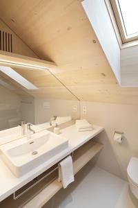 A bathroom at Försterhaus Mellau