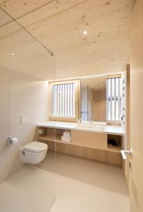 A bathroom at Försterhaus Mellau