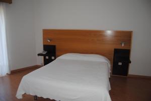 Cama ou camas em um quarto em Hotel Covilhã Jardim