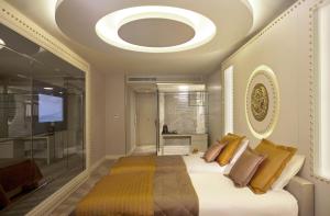 Khu vực ghế ngồi tại Sura Design Hotel & Suites