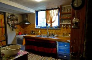 Køkken eller tekøkken på Marina's Stone Cottage + 57 billeder