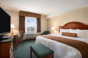 Postel nebo postele na pokoji v ubytování Travelodge by Wyndham Strathmore