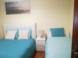 two beds sitting next to each other in a bedroom at Starfish House in Vila Nova de Gaia