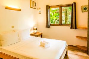 Postel nebo postele na pokoji v ubytování Amihan Bungalows