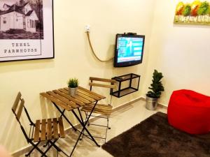 TV a/nebo společenská místnost v ubytování Tehel Farmhouse