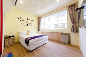 Giường trong phòng chung tại YOYO 11 House