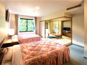 Llit o llits en una habitació de Azumino Hotaka View Hotel