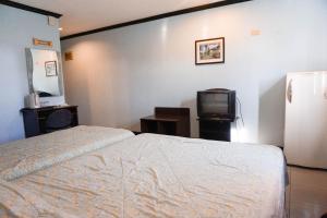 Postel nebo postele na pokoji v ubytování Crowne Garden Hotel
