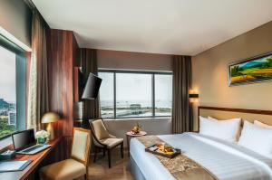 Кровать или кровати в номере Arthama Hotels Makassar