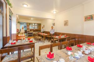 Restoran või mõni muu söögikoht majutusasutuses Fuji Hotel