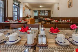 Restoran või mõni muu söögikoht majutusasutuses Fuji Hotel