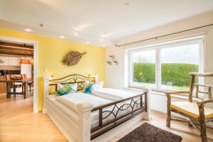 Postel nebo postele na pokoji v ubytování Zur Schönen Aussicht Hotel garni
