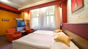 Postel nebo postele na pokoji v ubytování Spa & Wellness Hotel St. Moritz